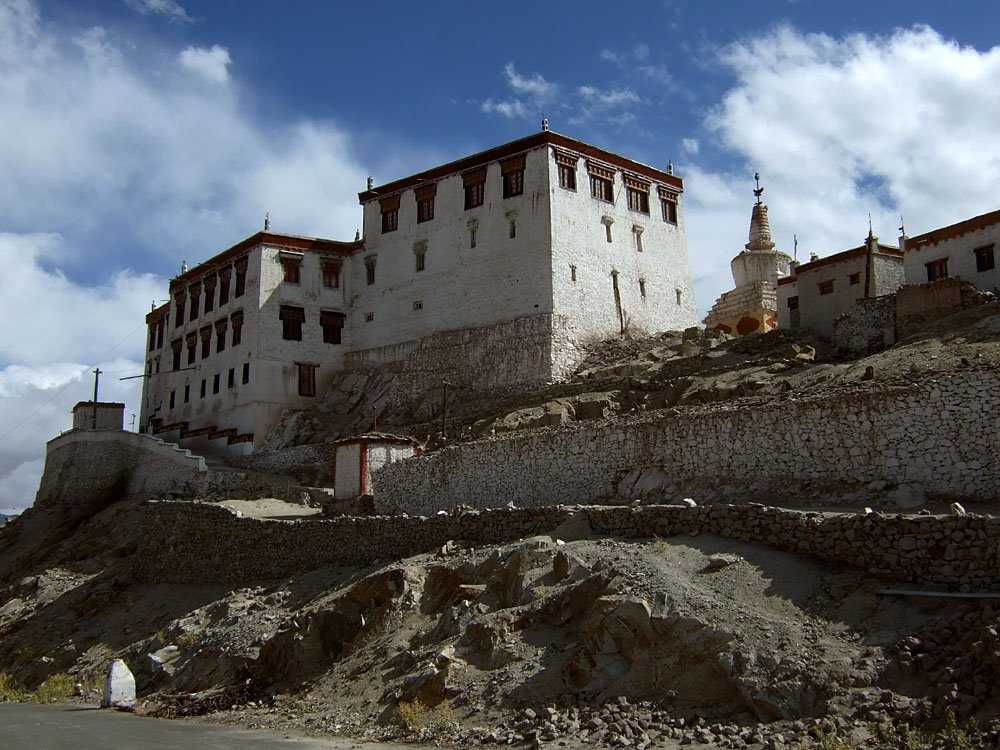 stakna-gompa-img